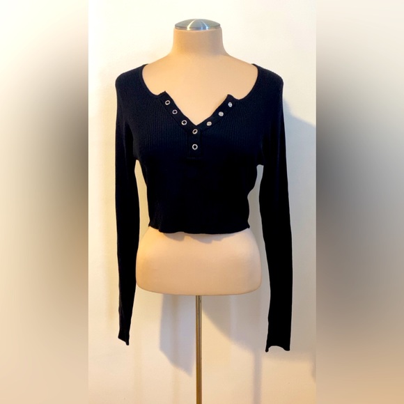 Black Crop Top - Picture 1 of 2